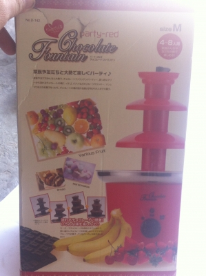 เครื่องอุ่นและหมุนปํ้มช็อกโกแลตไหลตกลงมาเป็นชั้นๆอย่างสวย