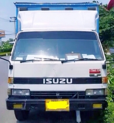 ISUZU NPR 125 HP 4BG1 รถบรรทุกหกล้อตู้แห้ง 10 บาน ความยาว 5.10 เมตรสภาพดีมากครับพร้อมบรรทุกพร้อมใช้งานได้เลย เครื่องแรงดีไม่มีเยิ้ม หัวเก๋งยกได้ภายในเก๋งคอนโซลสวยครบ พวงมาลัยเพาเวอร์ กระจกไฟฟ้า เกียร์สั้น ช่วงล่างคัชซีไม่มีแตกบวม ยาง 7.50 ขอบ 16 สภาพดี 70