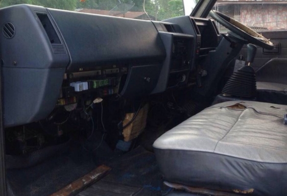 ISUZU NPR 125 HP 4BG1 รถบรรทุกหกล้อตู้แห้ง 10 บาน ความยาว 5.10 เมตรสภาพดีมากครับพร้อมบรรทุกพร้อมใช้งานได้เลย เครื่องแรงดีไม่มีเยิ้ม หัวเก๋งยกได้ภายในเก๋งคอนโซลสวยครบ พวงมาลัยเพาเวอร์ กระจกไฟฟ้า เกียร์สั้น ช่วงล่างคัชซีไม่มีแตกบวม ยาง 7.50 ขอบ 16 สภาพดี 70