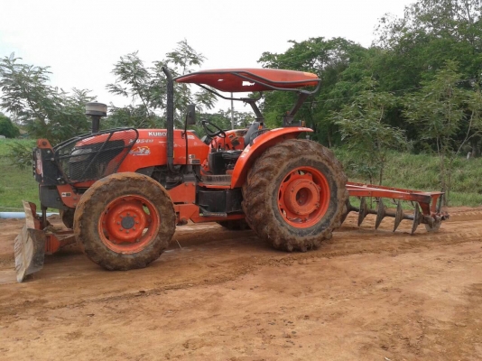 ขายรถไถ KUBOTA M9540 ปี 53 ใช้งานน้อย เอกสารเล่มทะเบียน อุปกรณ์ผาน 3 และผานดันหน้า ผาน 6 ไม่ให้ครับ ราคาต่อรองได้