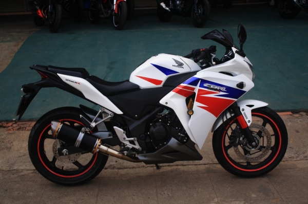 __C B R 250 เบรคABS สีขาว โฉมใหม่ 79,000 ฿__