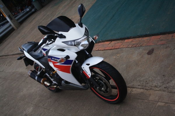 __C B R 250 เบรคABS สีขาว โฉมใหม่ 79,000 ฿__