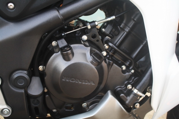 __C B R 250 เบรคABS สีขาว โฉมใหม่ 79,000 ฿__