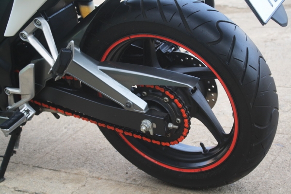 __C B R 250 เบรคABS สีขาว โฉมใหม่ 79,000 ฿__