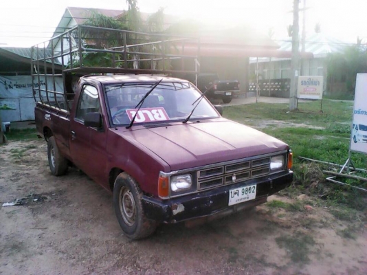 ขายครับ  นิสสันฝาขาวปี33 หัวเดี่ยว2500  รถพร้อมใช้งาน หน้าตาเดิมบาง  ภายในสวย  รถใช้งานได้ปกติ  เอาไว้งานเข้าสวนเข้าไร   ครับ  วิ่งไกลได้สะบาย