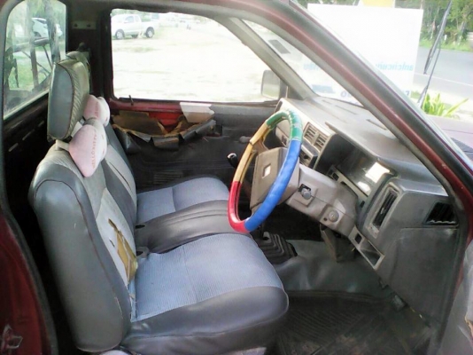 ขายครับ  นิสสันฝาขาวปี33 หัวเดี่ยว2500  รถพร้อมใช้งาน หน้าตาเดิมบาง  ภายในสวย  รถใช้งานได้ปกติ  เอาไว้งานเข้าสวนเข้าไร   ครับ  วิ่งไกลได้สะบาย