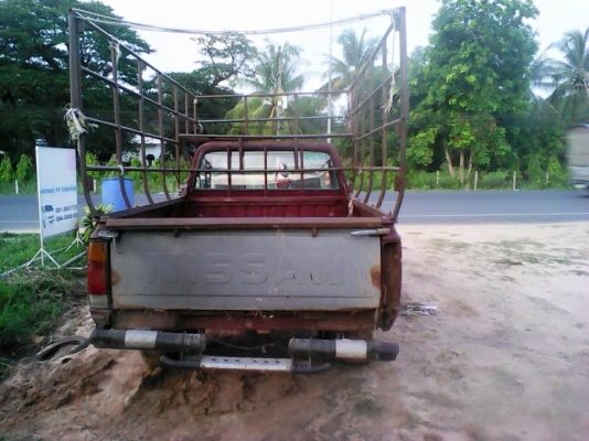 ขายครับ  นิสสันฝาขาวปี33 หัวเดี่ยว2500  รถพร้อมใช้งาน หน้าตาเดิมบาง  ภายในสวย  รถใช้งานได้ปกติ  เอาไว้งานเข้าสวนเข้าไร   ครับ  วิ่งไกลได้สะบาย