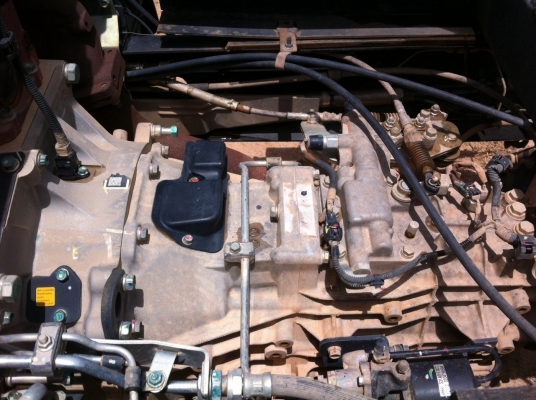 รถฮีโน่ 6 ล้อดั้ม 175 แรงม้า. ปี 56   ( รถวิ่ง 46,xxx กว่า กม. )    สนใจติดต่อ  081 - 6079515