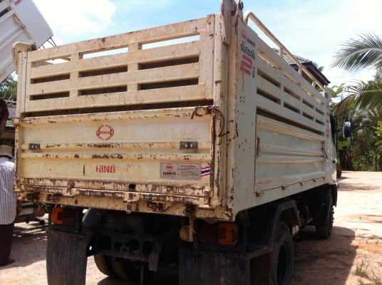 รถฮีโน่ 6 ล้อดั้ม 175 แรงม้า. ปี 56   ( รถวิ่ง 46,xxx กว่า กม. )    สนใจติดต่อ  081 - 6079515