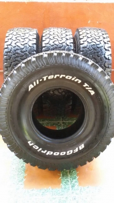 ขายยาง bf all 35 x 12.5 r15 ดอกเต็มติดหนวดครับ
