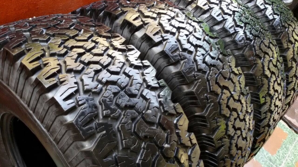 ขายยาง bf all 35 x 12.5 r15 ดอกเต็มติดหนวดครับ