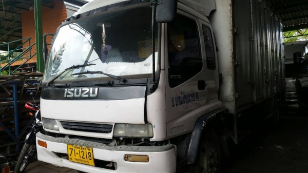 ขายด่วนครับ 6 ล้อ  ISUZU DECA 195 ปี 42 ตู้ 10 บาน รถสวยเดิมๆ พร้อมใช้านครับ