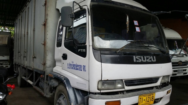 ขายด่วนครับ 6 ล้อ  ISUZU DECA 195 ปี 42 ตู้ 10 บาน รถสวยเดิมๆ พร้อมใช้านครับ