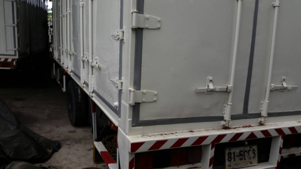 ขายด่วนครับ 10 ล้อ HINO 3H 195 ปี 37 เพลาเดียว ตู้ 10 บาน รถสวยพร้อมใช้ครับ เจ้านาย