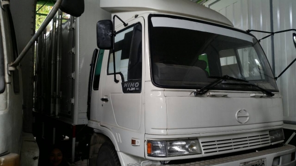 ขายด่วนครับ 10 ล้อ HINO 3H 195 ปี 37 เพลาเดียว ตู้ 10 บาน รถสวยพร้อมใช้ครับ เจ้านาย