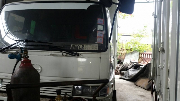 ขายด่วนครับ 10 ล้อ HINO 3H 195 ปี 37 เพลาเดียว ตู้ 10 บาน รถสวยพร้อมใช้ครับ เจ้านาย