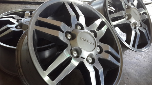 Isuzu ก้ามปู ขอบ 16