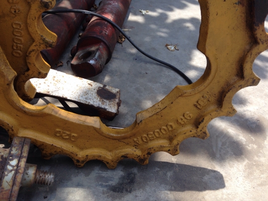 เฟืองโซ่แทร๊กเตอร์ d-2 โคมัสสุของซื้อมาไม่ได้ใช้