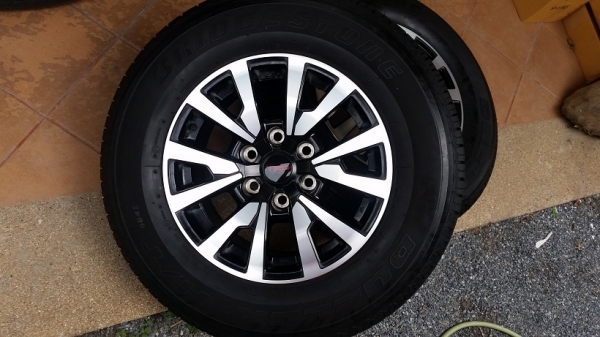 ขายล้อ TRD ขอบ17 พร้อมยาง  265/65R17