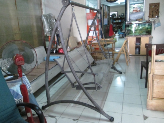 ชิงช้านั่งเล่นในบ้าน  นอกบ้าน   สำราญใจ   แข็งแรง ไม่มีผุครับ
