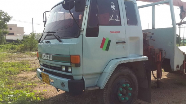 IZUZU FRR 195  หกล้อ ยาว7.2  ปี55 สวยเดิม ค.แน่นๆ  ติดเครน 3ตัน ยางเต็ม 7เส้น