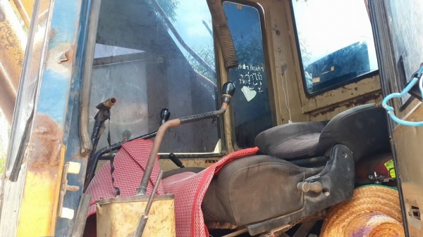 ขายรถขุดแบ็ค KOMATSU 200-3 เอกสารอินวอยซ์ เก่านอก บูมสวย เครื่องดี ทำงานได้ สภาพเดิมสวย ทำงานดี