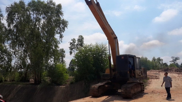 ขายรถขุดแบ็ค KOMATSU 200-3 เอกสารอินวอยซ์ เก่านอก บูมสวย เครื่องดี ทำงานได้ สภาพเดิมสวย ทำงานดี