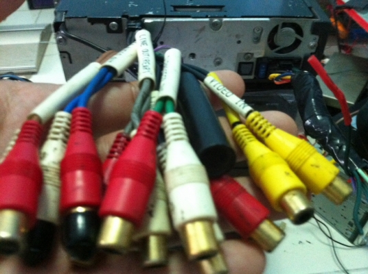 JVD EXAD KD-AVX1 24Bit 4V รุ่นท็อป จอ3.5นิ้ว DVD VCD MP3 CD FMคลื่นไทย หน้าจอไฟฟ้า ปรับระดับได้4ระดับ ปรีเอ้า4ชุด AUX1ชุด Camera in 1ชุด Camera out 1ชุด Digital out 1ช่อง เครื่องศูนย์ไทย มือ2 พร้อมรีโมท