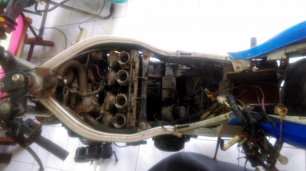 ลดราคา ขายเป็นอะไหล่ครับ Yamaha FZR400 เครื่องไม่ติด กล่องเสีย อินวอยเครื่อง 8,000.- ไม่รวมส่ง ลดราคา ขายเป็นอะไหล่ครับ Yamaha FZR400 เครื่องไม่ติด กล่องเสีย อินวอยเครื่อง 8,000.- ไม่รวมส่ง