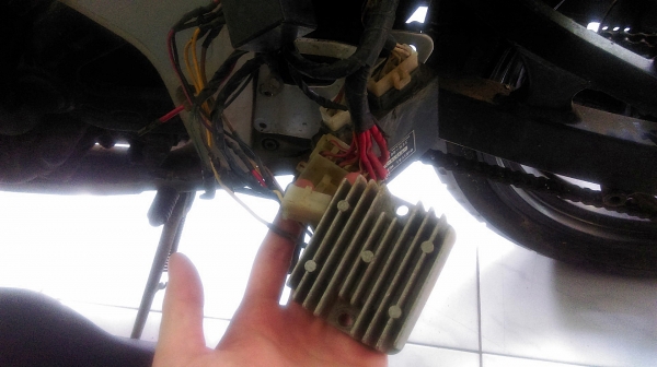 ลดราคา ขายเป็นอะไหล่ครับ Yamaha FZR400 เครื่องไม่ติด กล่องเสีย อินวอยเครื่อง 8,000.- ไม่รวมส่ง ลดราคา ขายเป็นอะไหล่ครับ Yamaha FZR400 เครื่องไม่ติด กล่องเสีย อินวอยเครื่อง 8,000.- ไม่รวมส่ง