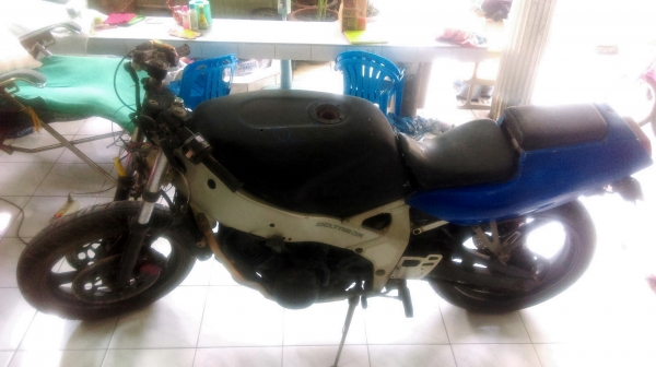 ลดราคา ขายเป็นอะไหล่ครับ Yamaha FZR400 เครื่องไม่ติด กล่องเสีย อินวอยเครื่อง 8,000.- ไม่รวมส่ง ลดราคา ขายเป็นอะไหล่ครับ Yamaha FZR400 เครื่องไม่ติด กล่องเสีย อินวอยเครื่อง 8,000.- ไม่รวมส่ง