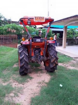 รถไถ คูโบต้า รุ่น 36 แรง ปี 54 พร้อมอุปกรณ์