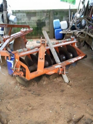 รถไถ คูโบต้า รุ่น 36 แรง ปี 54 พร้อมอุปกรณ์