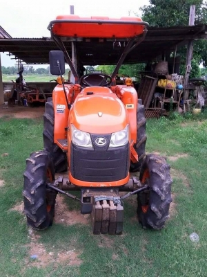 รถไถ คูโบต้า รุ่น 36 แรง ปี 54 พร้อมอุปกรณ์