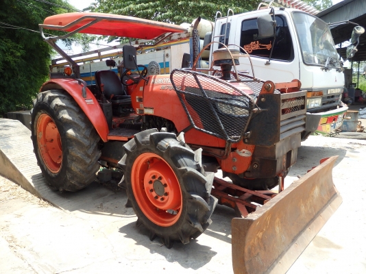 รถไถ Kubota M7040 70แรง 2เพลา 4*4 พร้อมดันหน้า