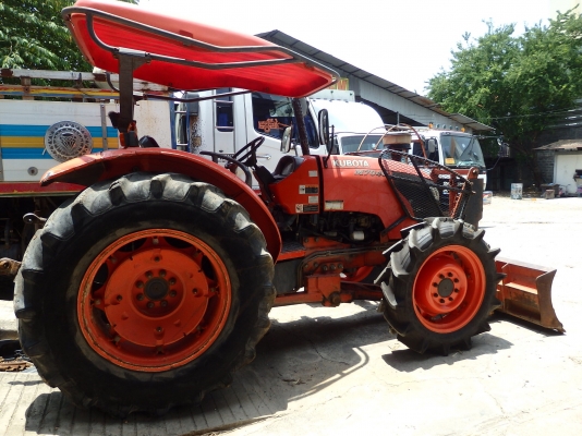 รถไถ Kubota M7040 70แรง 2เพลา 4*4 พร้อมดันหน้า