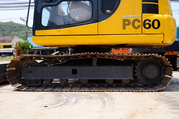 KOMATSU PC60-7