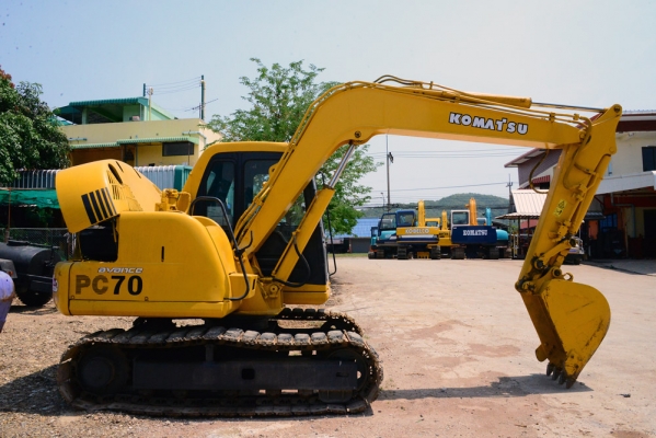 KOMATSU PC70-7