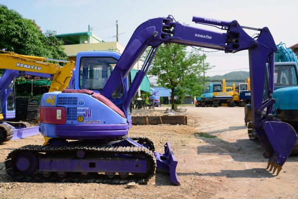 KOMATSU PC75UU-2