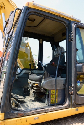 KOMATSU PC130-6 KOMATSU PC130-6