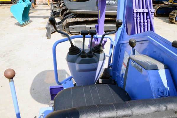 KOMATSU PC28UU KOMATSU PC28UU