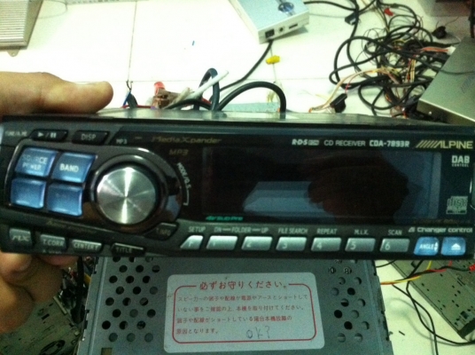 Alpine 7893R 24Bit 4V รุ่นท็อป MP3 CD FMลื่นไทยครบ AUX จอสไลด์ไฟฟ้า ปรับได้3ระดับ ปรีเอ้า3ชุด มือ2 อังกฤษ