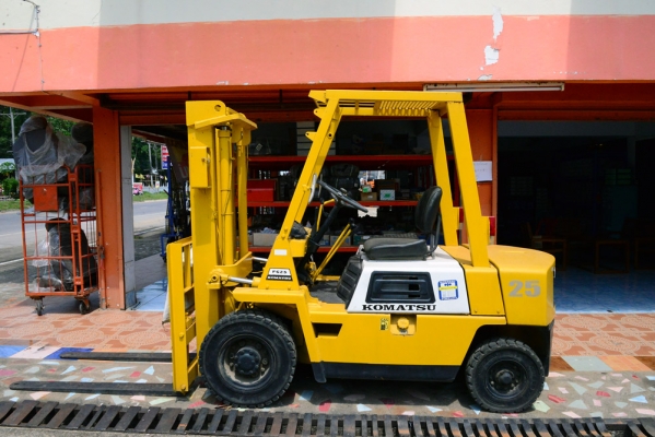 KOMATSU FG25-7
