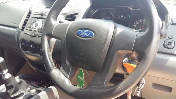 ขายฟอร์ดปี2013โฟร์วิล4&times;4/2.2/4ประตูเกียรธรรมดาถุงลมคู่หน้ารถสวยเดิมๆโรงงานทุกชิ้นไม่เคยทำสีวิ่งน้อยรถมีป.1