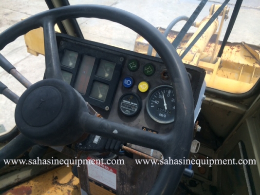 รถตัก ยี่ห้อ KOMATSU รุ่น WA100-1 S/N 323XX บจก.สหสินอีควิปเม้นท์ โทร.081-5851880, 02-5168100-1 www.sahasinequipment.com