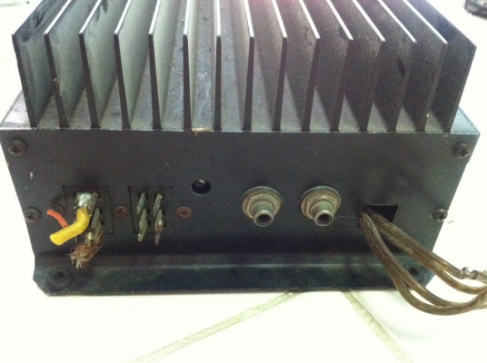 Power AMP LINEAR 300W RMS HI END Made in USA มือ 2 Power AMP LINEAR 300W RMS HI END Made in USA มือ 2