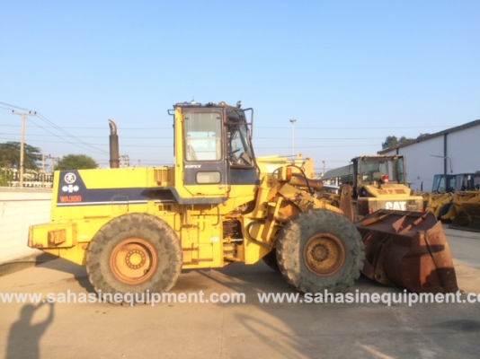 รถตัก ยี่ห้อ KOMATSU รุ่น WA300-1 S/N 305XX บจก.สหสินอีควิปเม้นท์ โทร.081-5851880, 02-5168100-1 www.sahasinequipment.com