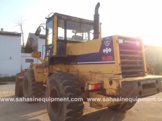 รถตัก ยี่ห้อ KOMATSU รุ่น WA300-1 S/N 305XX บจก.สหสินอีควิปเม้นท์ โทร.081-5851880, 02-5168100-1 www.sahasinequipment.com