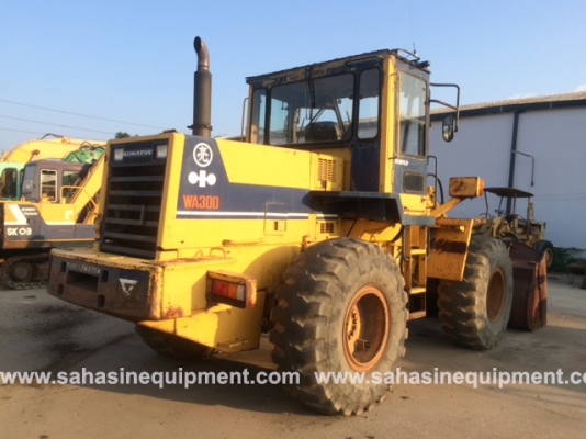 รถตัก ยี่ห้อ KOMATSU รุ่น WA300-1 S/N 305XX บจก.สหสินอีควิปเม้นท์ โทร.081-5851880, 02-5168100-1 www.sahasinequipment.com