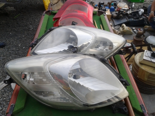 ไฟหน้า หลัง ยาลีส ขายทั้งหมด 1800.บาท